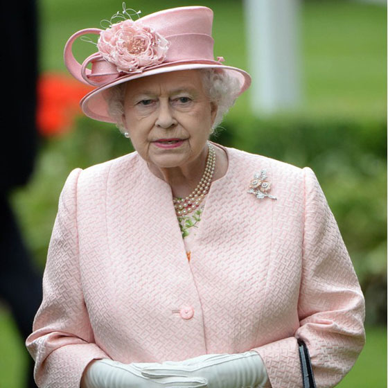 英國(guó)女王伊麗莎白二世(QueenElizabethII)亮相2013英國(guó)皇家愛斯科賽馬會(huì)